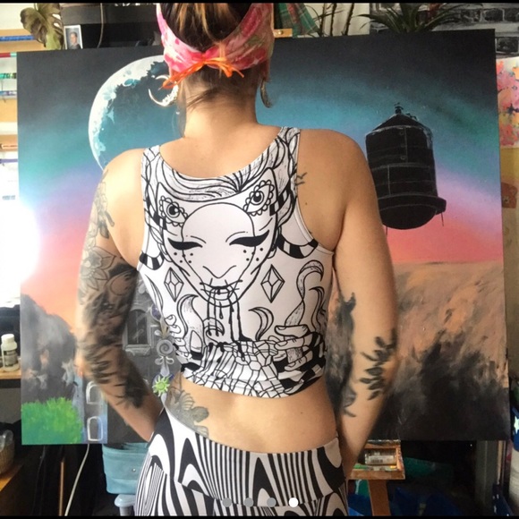 Masked Flow Crop Top - Picture 4 of 4